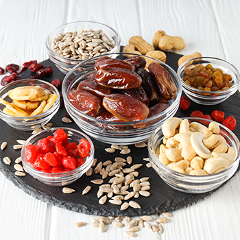 খেজুর ও বাদাম (Dates & Nuts)
